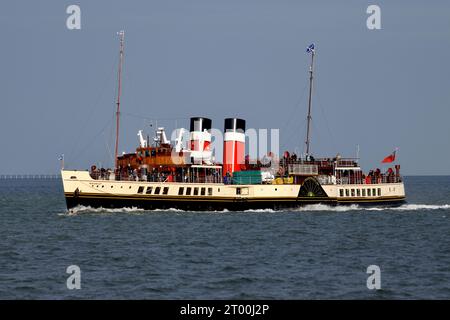 Il piroscafo a pale Waverley è stato lanciato nel 1946 ed è l'ultimo piroscafo a pale in servizio. La storica nave visita Gravesend in settembre per e. Foto Stock