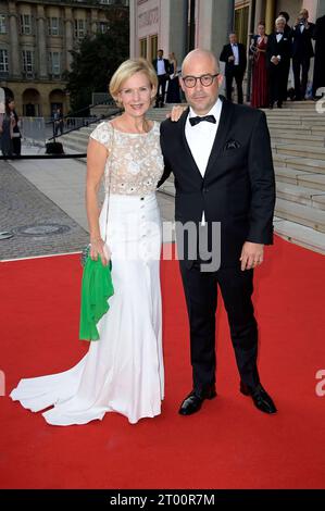 Andrea Kathrin Loewig mit Ehemann Andreas Thiele beim 28. Leipziger Opernball 2023 a der Oper Leipzig. Lipsia, 02.10.2023 *** Andrea Kathrin Loewig con il marito Andreas Thiele al Leipzig Opera Ball 28 2023 all'Opera di Lipsia, 02 10 2023 foto:XF.xKernx/xFuturexImagex opernball 3060 Credit: Imago/Alamy Live News Foto Stock