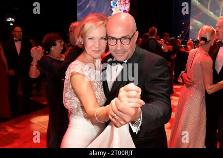 Andrea Kathrin Loewig mit Ehemann Andreas Thiele beim 28. Leipziger Opernball 2023 a der Oper Leipzig. Lipsia, 02.10.2023 *** Andrea Kathrin Loewig con il marito Andreas Thiele al Leipzig Opera Ball 28 2023 all'Opera di Lipsia, 02 10 2023 foto:XF.xKernx/xFuturexImagex opernball 3160 Foto Stock