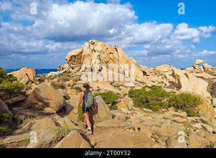 Corsica (Francia) - la Corsica è una grande isola turistica francese nel Mar Mediterraneo, con bellissime spiagge. Qui il Sentier du littoral di Campomoro Foto Stock