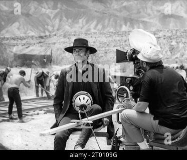 C'era una volta il West anno : 1968 Italia / Stati Uniti Direttore : Sergio Leone Henry fonda, Sergio Leone Shooting Picture Foto Stock