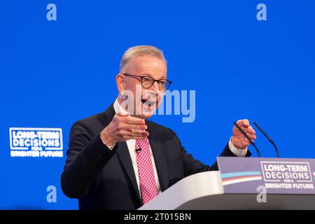 Manchester, Regno Unito. Manchester, Regno Unito. 3 ottobre 2023. Michael Gove interviene il terzo giorno della Conferenza del Partito Conservatore a Manchester 2023. Crediti: GaryRobertsphotography/Alamy Live News Credit: GaryRobertsphotography/Alamy Live News Foto Stock