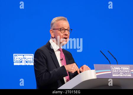 Manchester, Regno Unito. Manchester, Regno Unito. 3 ottobre 2023. Michael Gove interviene il terzo giorno della Conferenza del Partito Conservatore a Manchester 2023. Crediti: GaryRobertsphotography/Alamy Live News Credit: GaryRobertsphotography/Alamy Live News Foto Stock