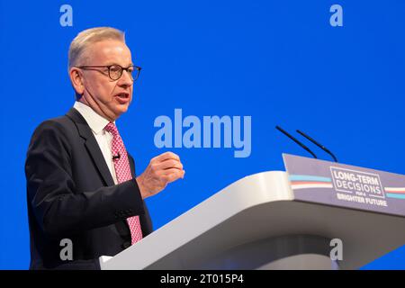 Manchester, Regno Unito. Manchester, Regno Unito. 3 ottobre 2023. Michael Gove interviene il terzo giorno della Conferenza del Partito Conservatore a Manchester 2023. Crediti: GaryRobertsphotography/Alamy Live News Credit: GaryRobertsphotography/Alamy Live News Foto Stock