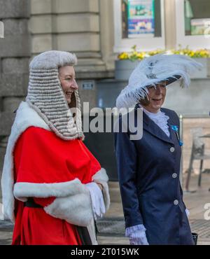 Preston, Lancashire. 3 ottobre 2023. Una processione attraverso Preston alla casa delle Sessions dove venivano lette le lettere Patent, che sostituivano i commissari di Oyer , e Terminer e altri quando la Corte della Corona sostituiva le Assise. Un breve servizio si tenne alla Preston Minister Church, alla quale parteciparono il Clero, la Select Vestry, il Lord Luogotenente, i giudici e i registratori del circuito, Freemen onorario e Alderman onorario indossando abiti cerimoniali. Credit; MediaWorldImages/AlamyLiveNews Foto Stock