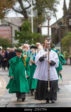 Preston, Lancashire. 3 ottobre 2023. Una processione attraverso Preston alla casa delle Sessions dove venivano lette le lettere Patent, che sostituivano i commissari di Oyer , e Terminer e altri quando la Corte della Corona sostituiva le Assise. Un breve servizio si tenne alla Preston Minister Church, alla quale parteciparono il Clero, la Select Vestry, il Lord Luogotenente, i giudici e i registratori del circuito, Freemen onorario e Alderman onorario indossando abiti cerimoniali. Credit; MediaWorldImages/AlamyLiveNews Foto Stock