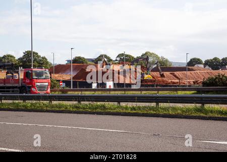 Exeter A379 Road at day time - Vista laterale della strada dello sviluppo High Gate Edge a Exeter Foto Stock