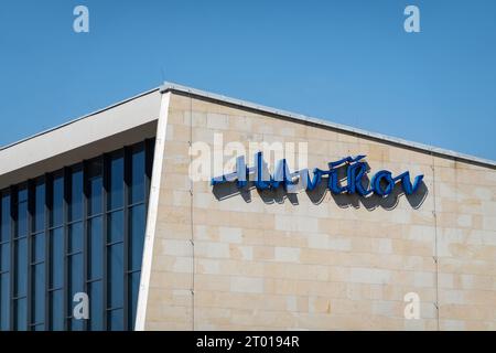 HAVIROV, REPUBBLICA CECA - 11 AGOSTO 2023: Stazione ferroviaria di Havirov, città della Repubblica Ceca, costruita in stile Bruxelles Foto Stock