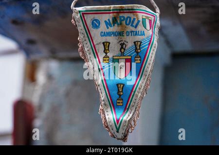 Napoli, Italia. 3 ottobre 2023. Il pennant SSC Napoli durante la partita di UEFA Champions League, gruppo C, tra SCC Napolli e Real Madrid ha giocato allo Stadio Diego Armando Maranoa il 3 ottobre 2023 a Napoli. (Foto di Bagu Blanco/PRESSINPHOTO) crediti: PRESSINPHOTO SPORTS AGENCY/Alamy Live News Foto Stock