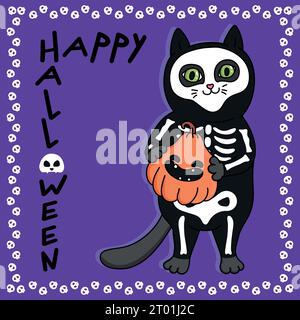 Biglietto d'auguri di Halloween con un simpatico gatto disegnato a mano in costume da scheletro che regge una zucca sorridente. Calligrafia. Illustrazione vettoriale Illustrazione Vettoriale
