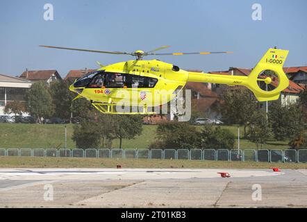 Zagabria, Croazia. 3 ottobre 2023. Volo di prova dell'elicottero medico durante la presentazione del progetto Emergency Helicopter Medical Service presso l'eliporto dell'ospedale clinico di Dubrava, a Zagabria, Croazia, il 3 ottobre 2023. Foto: Jurica Galoic/PIXSELL credito: Pixsell/Alamy Live News Foto Stock