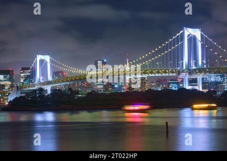 Rainbow Bridge a Odaiba, Tokyo, Giappone Foto Stock