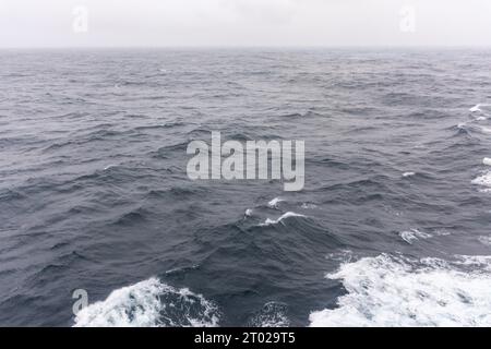 Mari mossi nel Golfo di Biscaglia dalla nave da crociera Royal Caribbean "Inno dei mari", Mar Celtico, Europa Foto Stock