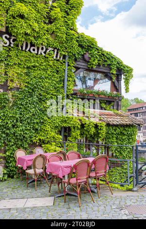 Strasburgo, Francia - 14 maggio 2023: Paesaggio urbano di Strasburgo nella regione dell'Elsazia lungo il fiume Reno in Francia Foto Stock