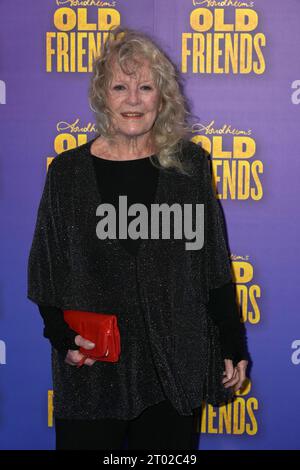 Petula Clark arriva per la serata di apertura degli Old Friends di Stephen Sondheim al Gielgud Theatre di Londra. Data immagine: Martedì 3 ottobre 2023. Foto Stock