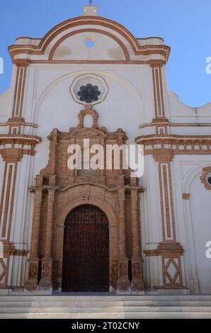 Ingresso principale alla chiesa di nostra Signora di Granada in plaza of Moguer, un villaggio andaluso di Huelva, Spagna. Foto Stock