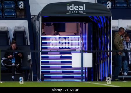 West Bromwich, Regno Unito. 3 ottobre 2023. Il tunnel è illuminato prima della partita dell'EFL Sky Bet Championship tra West Bromwich Albion e Sheffield Wednesday agli Hawthorns, West Bromwich, Inghilterra, il 3 ottobre 2023. Foto di Stuart Leggett. Solo per uso editoriale, licenza necessaria per uso commerciale. Nessun utilizzo in scommesse, giochi o pubblicazioni di un singolo club/campionato/giocatore. Credito: UK Sports Pics Ltd/Alamy Live News Foto Stock