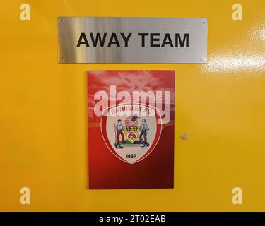 Cambridge, Regno Unito. 3 ottobre 2023. La porta dello spogliatoio delle squadre in trasferta con il Barnsley FC durante la partita della Sky Bet League 1 Cambridge United vs Barnsley all'Abbey Stadium, Cambridge, Regno Unito, il 3 ottobre 2023 (foto di Mark Cosgrove/News Images) a Cambridge, Regno Unito il 10/3/2023. (Foto di Mark Cosgrove/News Images/Sipa USA) credito: SIPA USA/Alamy Live News Foto Stock