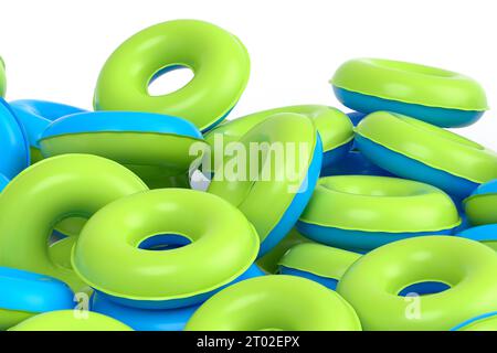 Pila di anelli gonfiabili per piscina isolata su sfondo bianco. rappresentazione 3d del concetto e delle vacanze estive Foto Stock