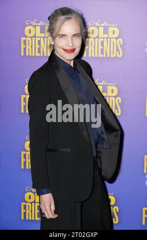 Elizabeth McGovern arriva per la serata di apertura degli Old Friends di Stephen Sondheim al Gielgud Theatre di Londra. Data immagine: Martedì 3 ottobre 2023. Foto Stock