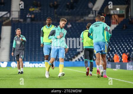 West Bromwich, Regno Unito. 3 ottobre 2023. I giocatori dello Sheffield Wednesday si scaldano prima della partita per il campionato EFL Sky Bet tra West Bromwich Albion e Sheffield Wednesday agli Hawthorns, West Bromwich, Inghilterra, il 3 ottobre 2023. Foto di Stuart Leggett. Solo per uso editoriale, licenza necessaria per uso commerciale. Nessun utilizzo in scommesse, giochi o pubblicazioni di un singolo club/campionato/giocatore. Credito: UK Sports Pics Ltd/Alamy Live News Foto Stock