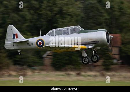 AT-16 Harvard allo Shuttleworth Collection Race Day Air Show 2023. Foto Stock