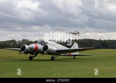 Un Avro Anson allo Shuttleworth Collection Race Day Air Show 2023. Foto Stock