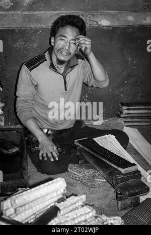 GYANTSE, TIBET, CINA - 21 AGOSTO 2018: Uomo tibetano non identificato a Gyantse, Gyantse Country, Shigatse, Tibet Foto Stock