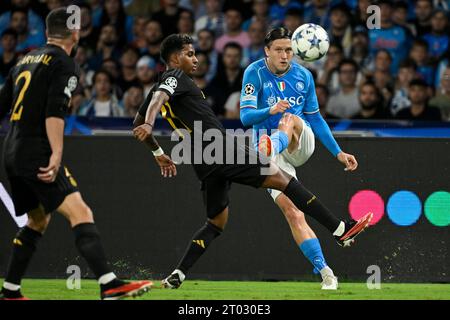 Napoli, Italia. 3 ottobre 2023. Rodrygo Silva de Goes del Real Madrid CF e Piotr Zielinski dell'SSC Napoli durante la partita di calcio del gruppo C di Champions League tra l'SSC Napoli e il Real Madrid FC allo stadio Diego Armando Maradona di Napoli (Italia), 3 ottobre 2023. Crediti: Insidefoto di andrea staccioli/Alamy Live News Foto Stock