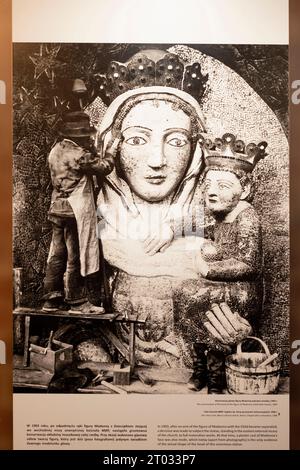 Museo del Castello di Malbork foto della conservazione della testa della figura della Madonna intarsiata con mosaico nel 1903, Malbork, Polonia, Europa, UE Foto Stock