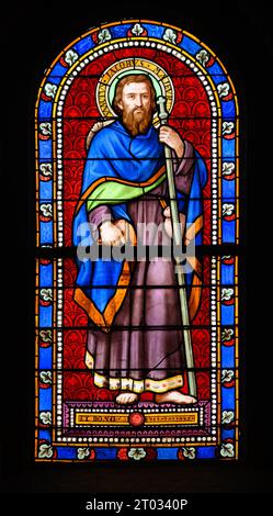Saint James il grande. Una vetrata nella chiesa di Sant'Alfonso Liguori, Lussemburgo, Lussemburgo. Foto Stock