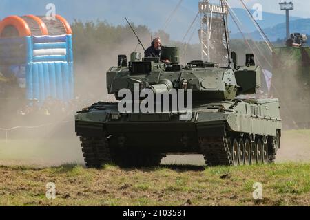 Leopard 2A7V Tank ai NATO Days 2023 a Ostrava, Repubblica Ceca Foto Stock