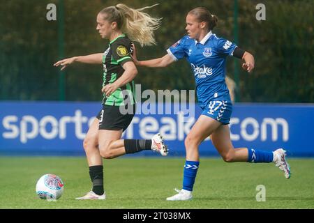 Karoline Olesen dell'Everton in azione durante il Barclays Women's Super League match tra Everton FC e Brighton & Hove Albion al Walton Hall Park il 1 ottobre 2023 a Liverpool, Inghilterra. Foto Stock