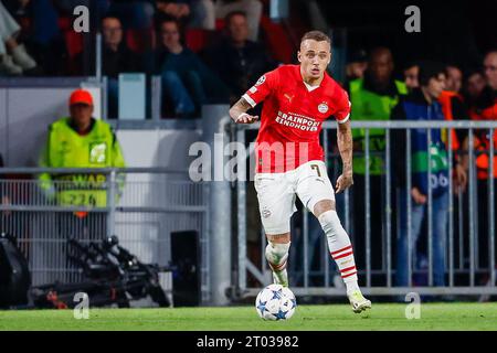 Eindhoven, Paesi Bassi. 3 ottobre 2023. EINDHOVEN, PAESI BASSI - 3 OTTOBRE: Noa Lang del PSV durante la partita del gruppo B di UEFA Champions League tra il PSV Eindhoven e il Sevilla FC al Phillips Stadion il 3 ottobre 2023 a Eindhoven, Paesi Bassi. (Foto di Broer van den Boom/Orange Pictures) credito: dpa/Alamy Live News Foto Stock