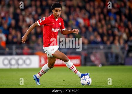 Eindhoven, Paesi Bassi. 3 ottobre 2023. EINDHOVEN, PAESI BASSI - 3 OTTOBRE: Malik Tillman del PSV dribbling con la palla durante la partita di UEFA Champions League gruppo B tra il PSV Eindhoven e il Sevilla FC al Phillips Stadion il 3 ottobre 2023 ad Eindhoven, Paesi Bassi. (Foto di Broer van den Boom/Orange Pictures) credito: dpa/Alamy Live News Foto Stock