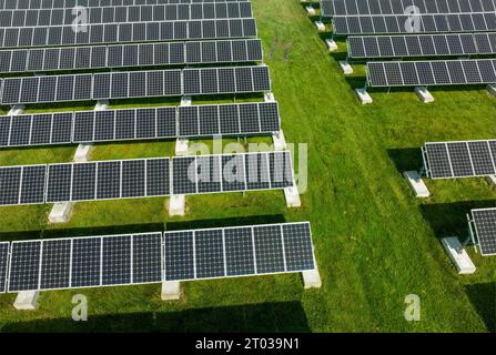 Impianto solare ospitato da St. Clair County Regional Educational Service Agency (resa) come parte del programma DTE Energy Solar Currents in Michigan, Stati Uniti Foto Stock