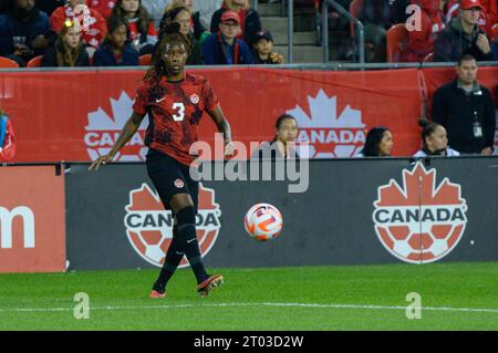Toronto, ON, Canada - 26 settembre 2023: Kadeisha Buchanan #3 della nazionale canadese di calcio si trasferisce con il pallone durante la CONCACAF W ol 2023 Foto Stock