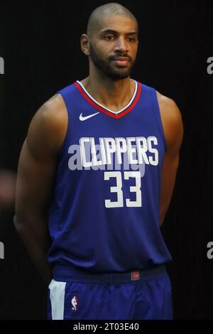 Nicolas Batum (33), l'attaccante dei Clippers, posa durante la giornata dei media all'Honey Training Center, lunedì 2 ottobre 2023, a Los Angeles. (Kevin Terrell/immagine dello sport) Foto Stock