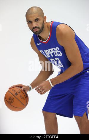 Nicolas Batum (33), l'attaccante dei Clippers, posa durante la giornata dei media all'Honey Training Center, lunedì 2 ottobre 2023, a Los Angeles. (Kevin Terrell/immagine dello sport) Foto Stock