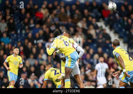 West Bromwich, Regno Unito. 3 ottobre 2023. Dominic Iorfa dello Sheffield Wednesday è a capo del pallone durante la partita dell'EFL Sky Bet Championship tra West Bromwich Albion e Sheffield Wednesday agli Hawthorns, West Bromwich, Inghilterra, il 3 ottobre 2023. Foto di Stuart Leggett. Solo per uso editoriale, licenza necessaria per uso commerciale. Nessun utilizzo in scommesse, giochi o pubblicazioni di un singolo club/campionato/giocatore. Credito: UK Sports Pics Ltd/Alamy Live News Foto Stock