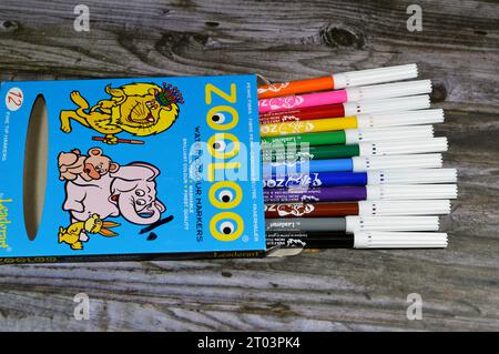Cairo, Egitto, settembre 27 2023: Pennarelli Zooloo acquerelli, penne ad acquerello di diversi colori per la pittura, concetto Back to School, forniture scolastiche Foto Stock