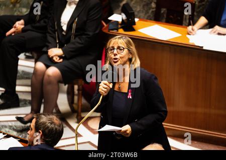 Parigi, Francia. 3 ottobre 2023. Sylvie Retailleau, Ministro dell'istruzione superiore e della ricerca, parla durante le interrogazioni alla sessione del governo. Sessione settimanale di domande al governo francese all'Assemblea Nazionale al Palais Bourbon, a Parigi. (Foto di Telmo Pinto/SOPA Images/Sipa USA) credito: SIPA USA/Alamy Live News Foto Stock