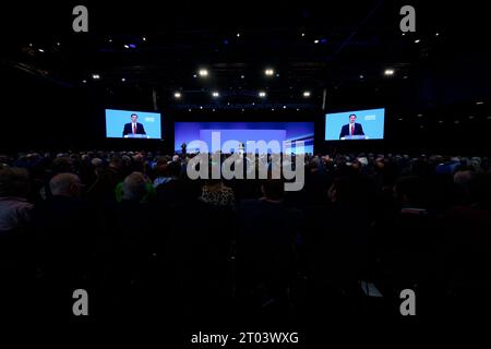 Manchester, Regno Unito. 4 ottobre 2023. Il Cancelliere dello Scacchiere Jeremy Hunt del Regno Unito tiene un discorso alla conferenza annuale del Partito Conservatore a Manchester, in Gran Bretagna, il 2 ottobre 2023. La conferenza annuale del Partito Conservatore si tiene dall'1 al 4 ottobre. A Manchester. Crediti: Xinhua/Alamy Live News Foto Stock