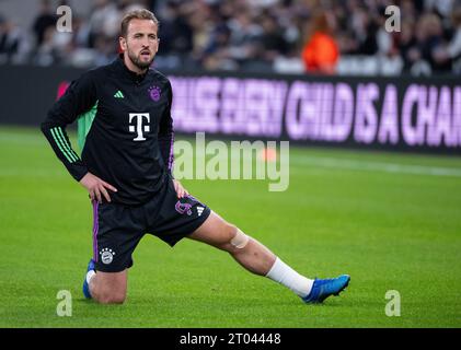 Kopenhagen, Danimarca. 3 ottobre 2023. Calcio: Champions League, FC Copenhagen - Bayern Monaco, fase a gironi, gruppo A, giorno 2 al Parken Stadium. Harry Kane di Monaco si riscalda. Crediti: Sven Hoppe/dpa/Alamy Live News Foto Stock