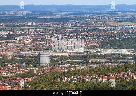 Valle del Neckar con Cannstadt, Cannstadter Waser, MHP Arena o Neckar Stadium, stadio di calcio del VfB Stuttgart, visto dalla terrazza panoramica di Foto Stock