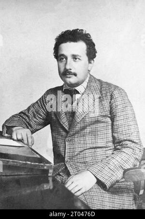 Albert Einstein, fisico teorico, teoria generale della relatività, Premio Nobel, 1905 presso l'ufficio brevetti di Berna, Svizzera Foto Stock