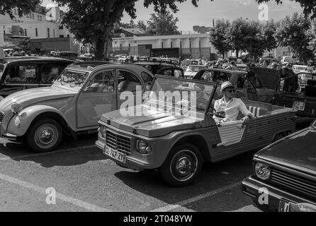 Citroën Méhari, Bouchon RN 20 à Souillac, dipartimento di Lot Foto Stock