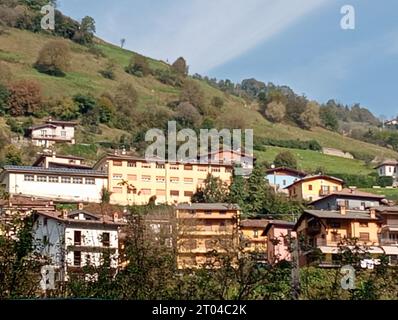 Veduta del paese di Bovegno nell'alta Val Trompia a Brescia Foto Stock