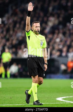 Copenhagen, Danimarca. 3 ottobre 2023. L'arbitro Orel Grinfeld ha visto durante la partita di UEFA Champions League tra FC Copenhagen e Bayern Monaco al Parken di Copenaghen. (Foto: Gonzales Photo/Alamy Live News Foto Stock