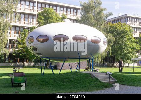 Monaco di Baviera Germania - la scultura futura di matti Suuronen di fronte alla Pinakothek der moderne. Foto Stock